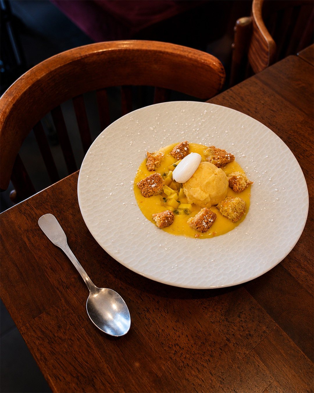 Dessert mangue, sorbet et crumble
